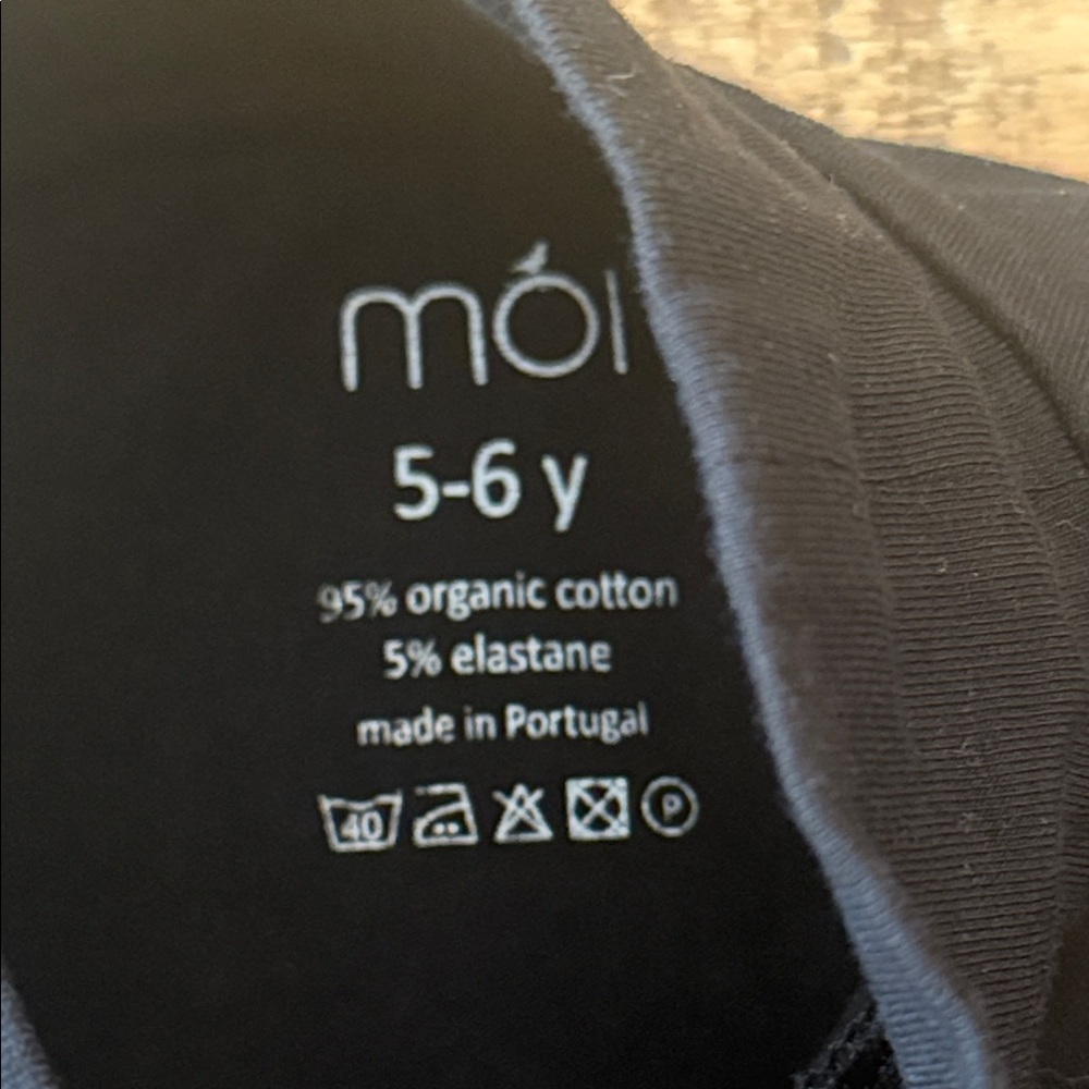 MOI Black Long Sleeve Turtleneck size 5/6 Girl or Boy - Picture 2 of 9